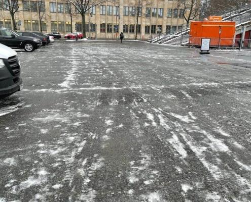 Schneeräumung Berliner Parkplatz