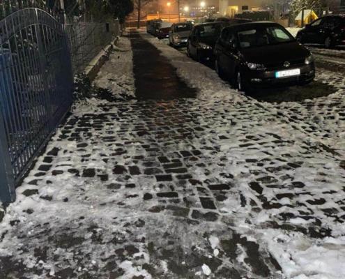 Schneebeseitigung Berliner Gehweg